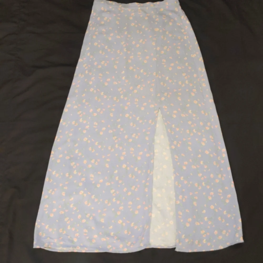 American Eagle Floral Pale Lavender Maxi Skirt With Slit Women's Size Medium - Picture 3 of 6